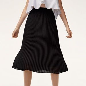 Aritzia Babaton pleated skirt